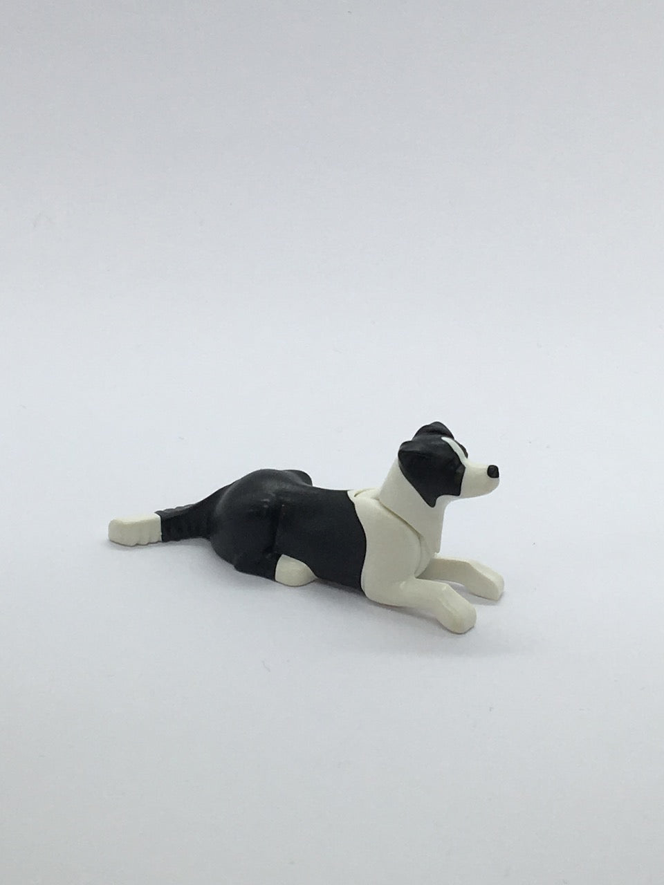 Playmobil Hund schwarz/weiß liegend - Tiere - Zubehör - 0045