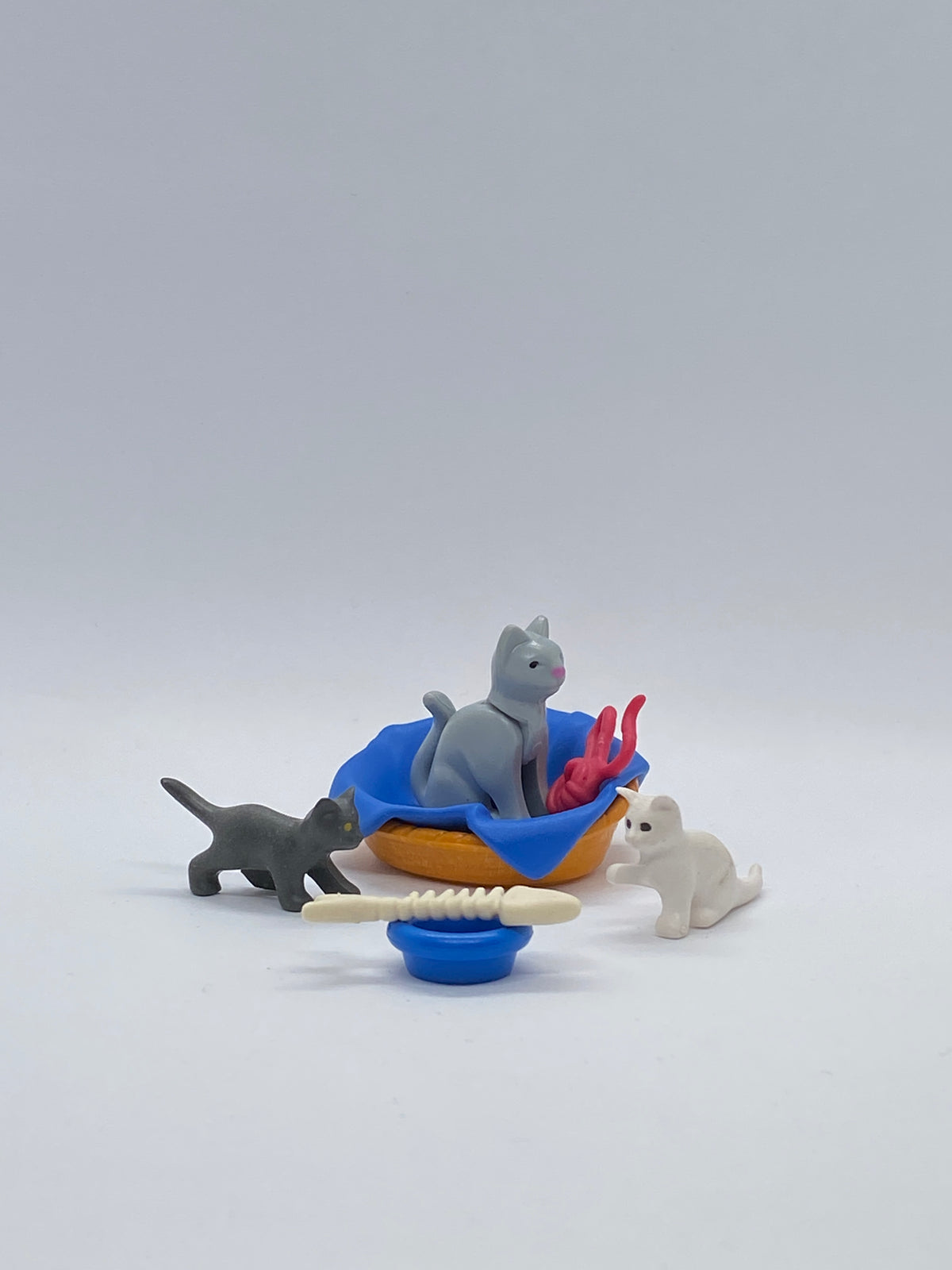 Playmobil Katzenmama mit 2xKitten und Körbchen - A2502