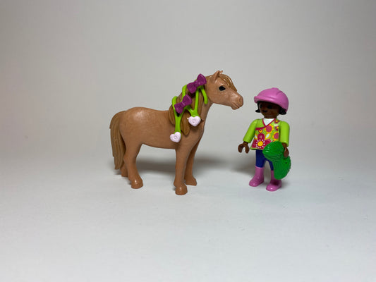 Playmobil Mädchen mit Pony mit grünem Schmuck - 0487