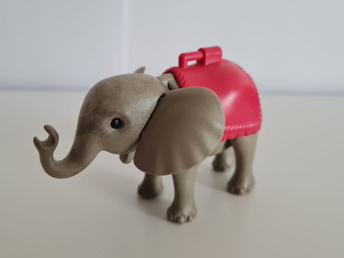 Playmobil Zirkus-Elefant klein mit Schirm und Podest