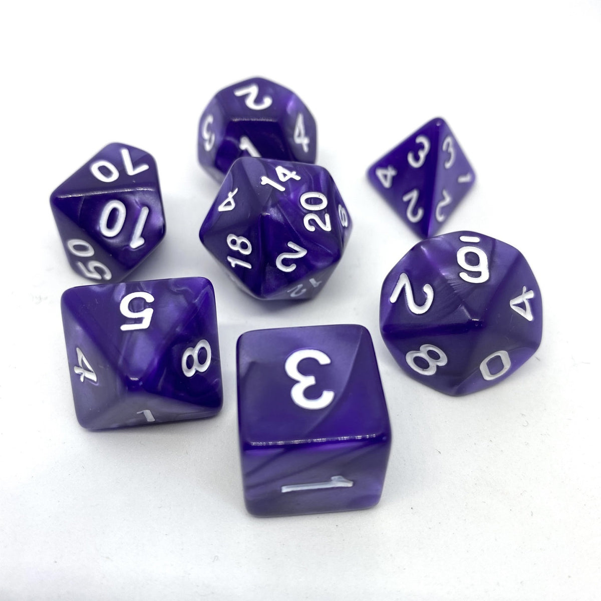 Dice4friends - Würfelset Pearl: Purple/White (7)