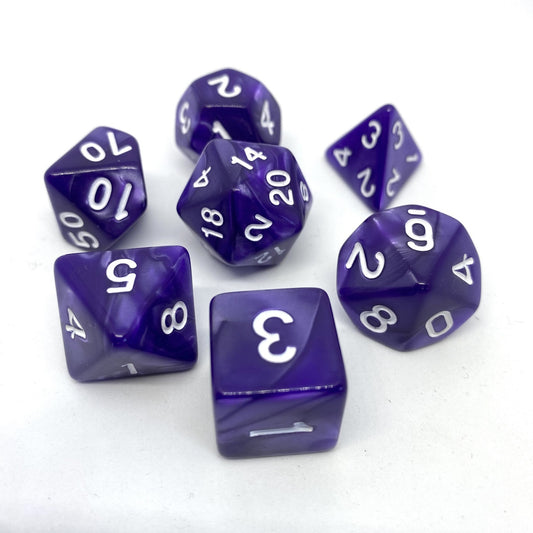 Dice4friends - Würfelset Pearl: Purple/White (7)